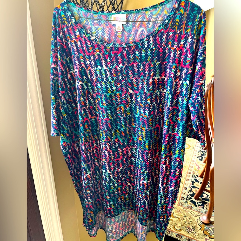 LulaRoe Colorful Stretchy Shirt